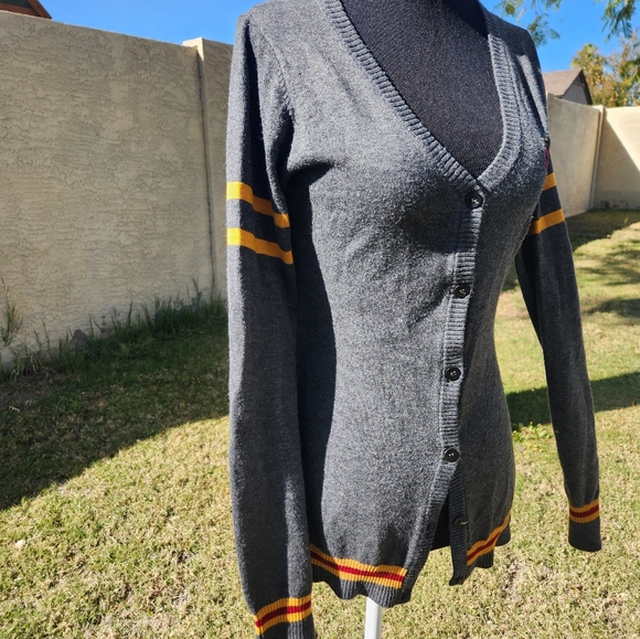 Universal Harry Potter Griffindor Cardigan - Picture 6 of 10
